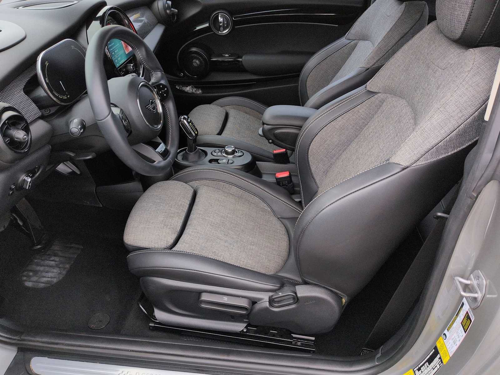 Thumbnail: 2023 MINI Cooper Hardtop - 17