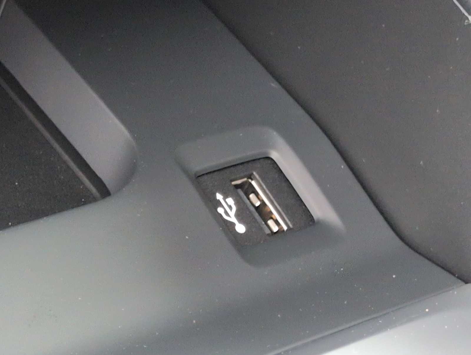 Thumbnail: 2016 Jeep Cherokee - 31