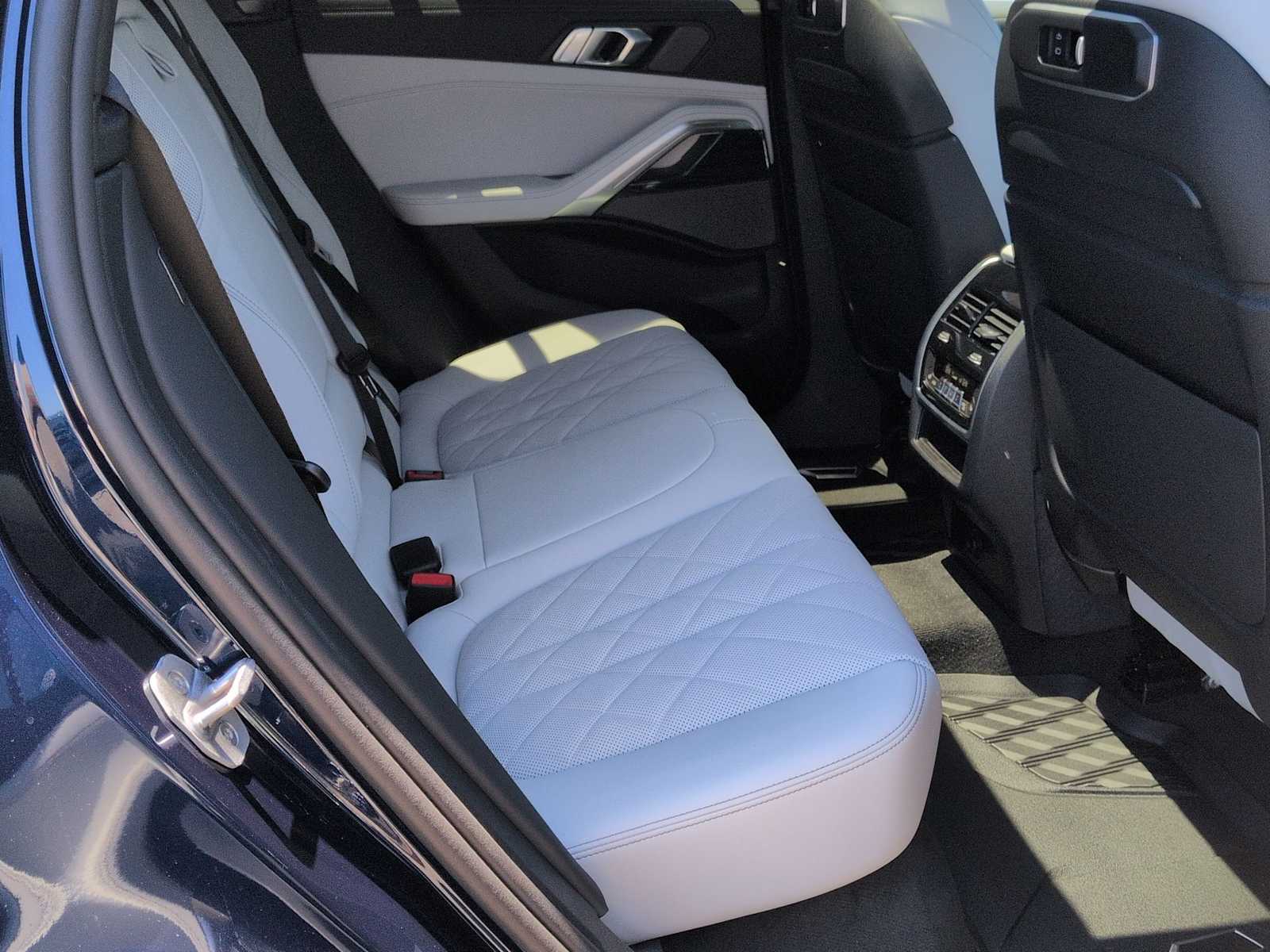 Thumbnail: 2027 BMW X6 - 22