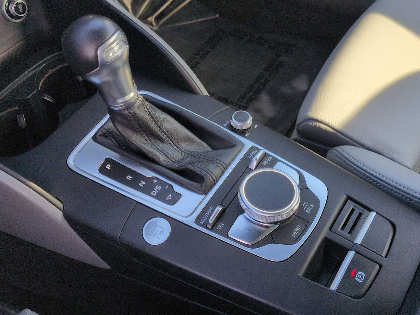 Thumbnail: 2017 Audi A3 e-tron - 35