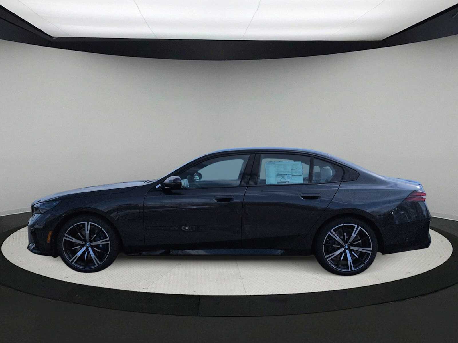 Thumbnail: 2026 BMW 5 Series - 5