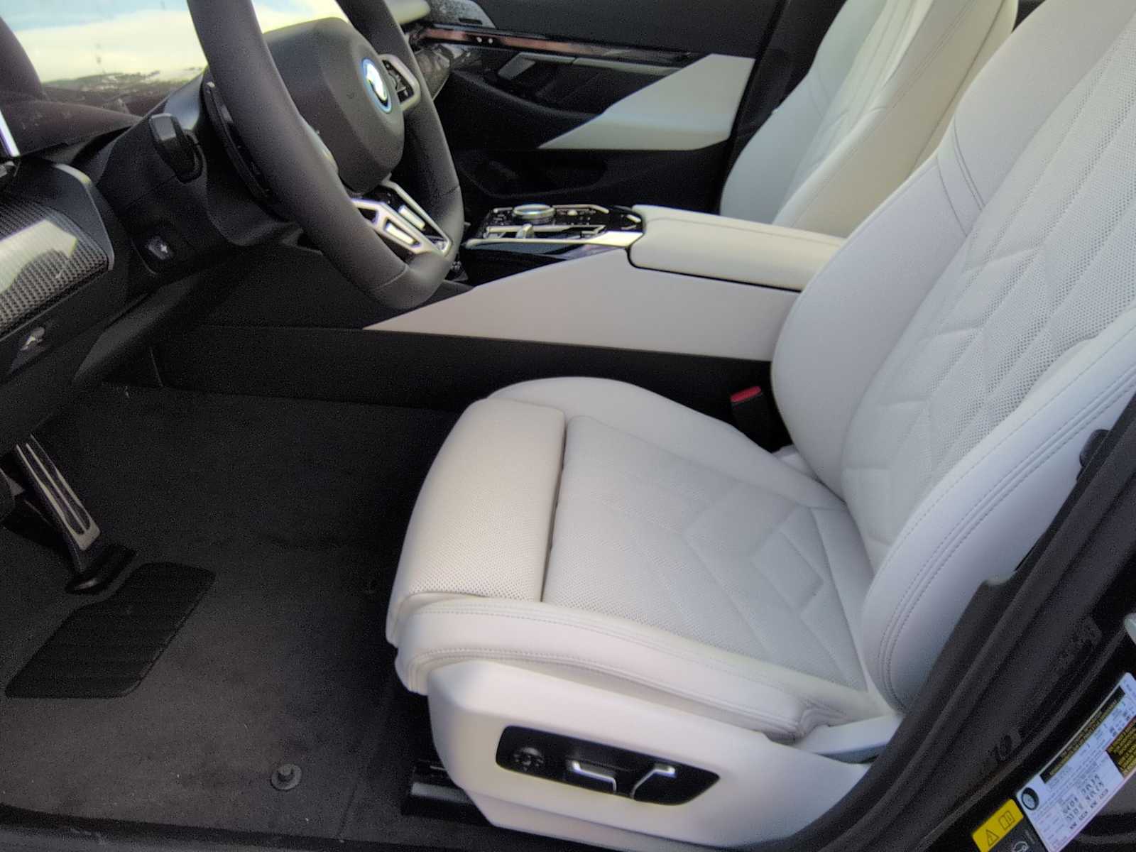 Thumbnail: 2026 BMW 5 Series - 17