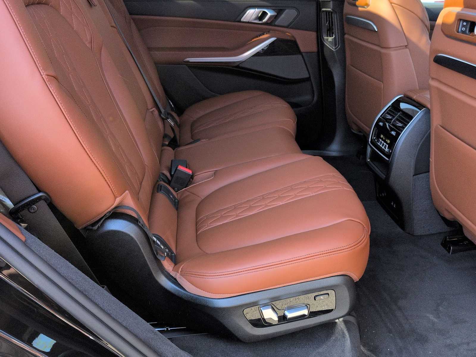 Thumbnail: 2027 BMW X7 - 22