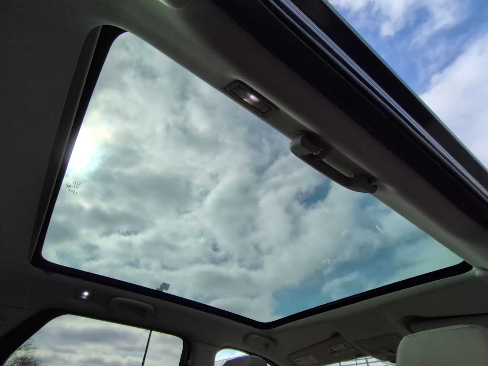 Thumbnail: 2016 Land Rover Discovery Sport - 22