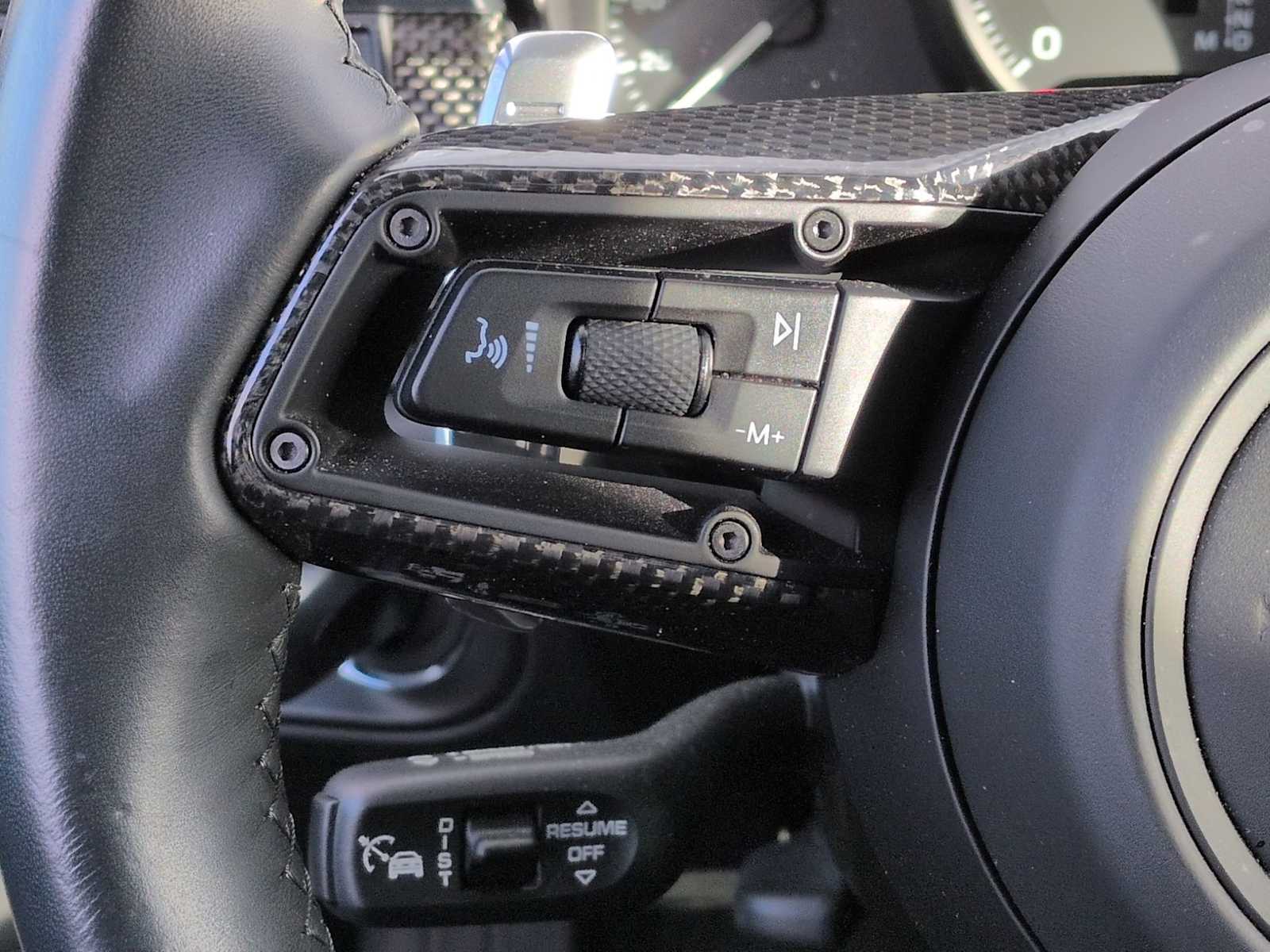 Thumbnail: 2023 Porsche Macan - 15