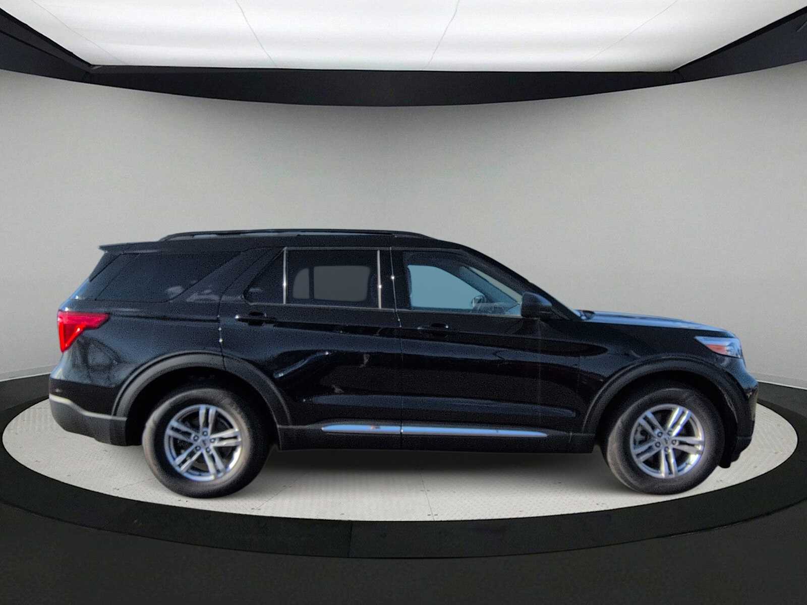 Thumbnail: 2023 Ford Explorer - 9