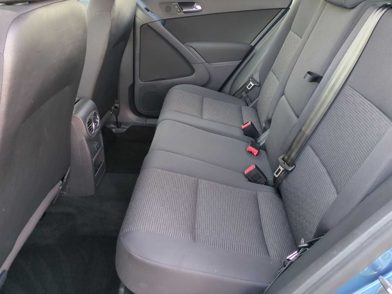 Thumbnail: 2017 Volkswagen Tiguan - 18