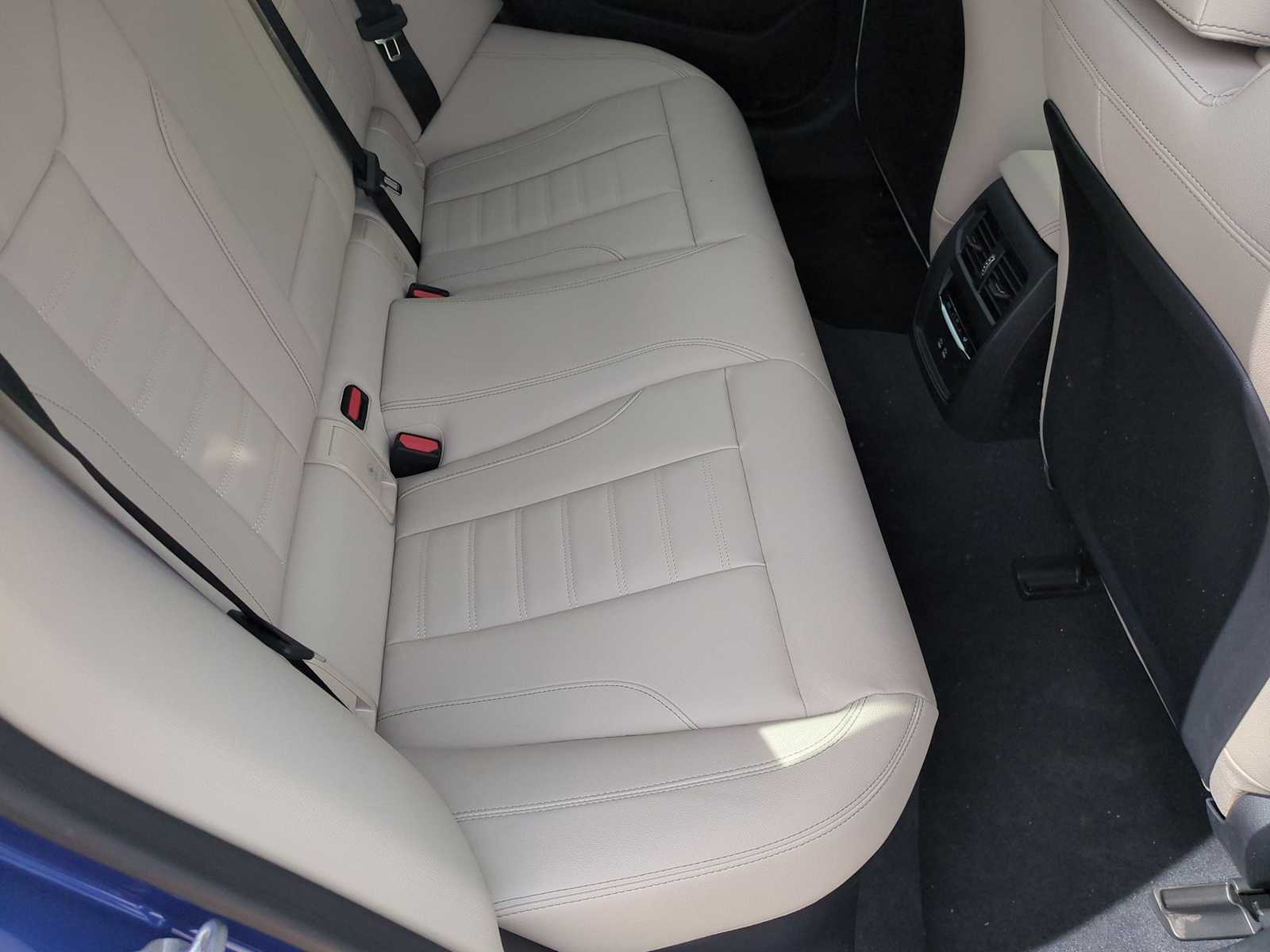 Thumbnail: 2025 BMW i4 - 21