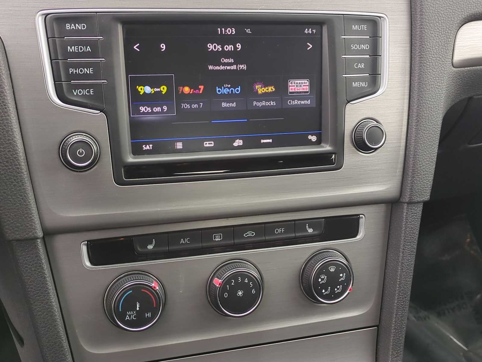 Thumbnail: 2017 Volkswagen Golf - 28