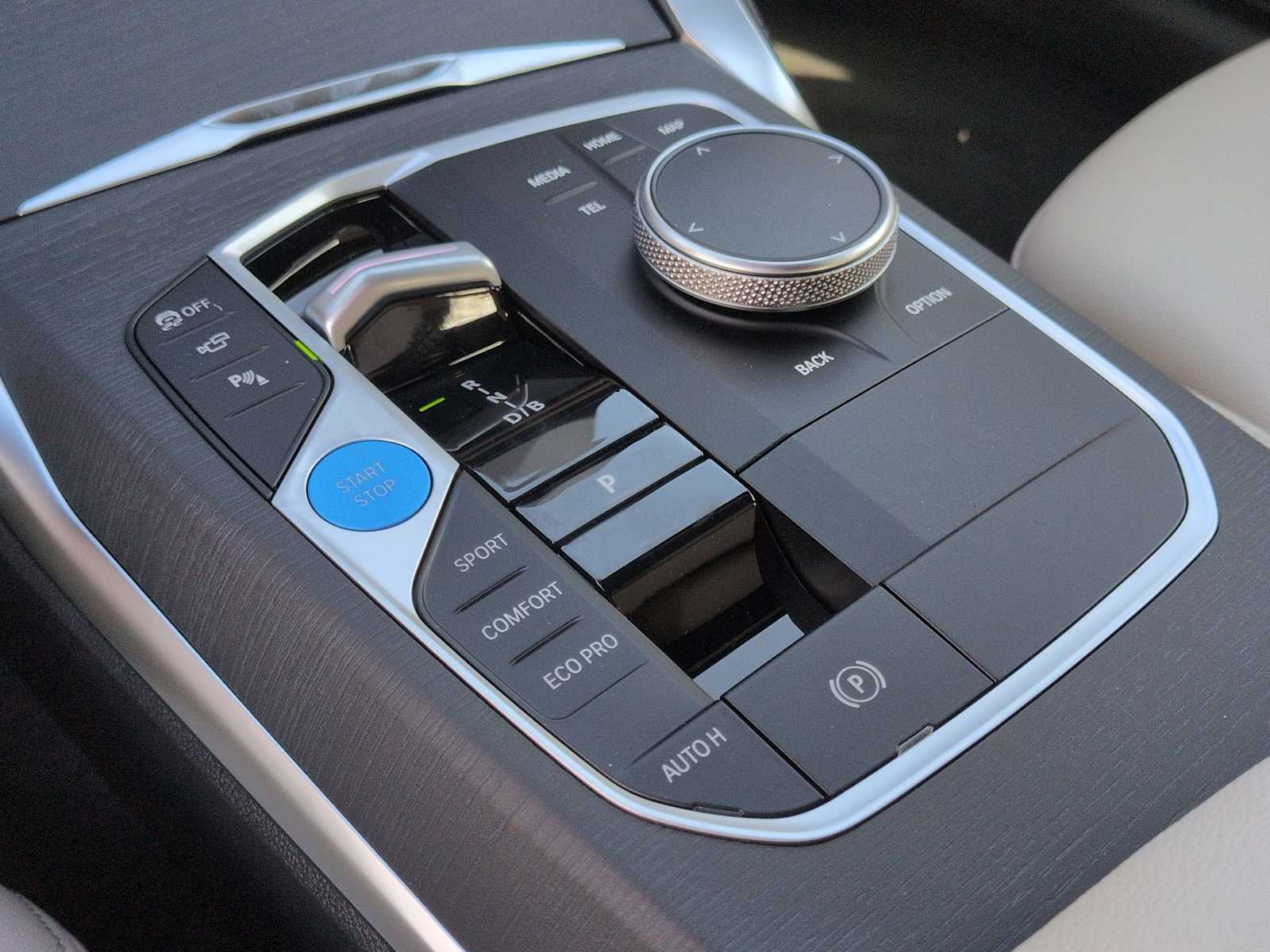 Thumbnail: 2026 BMW i4 - 35