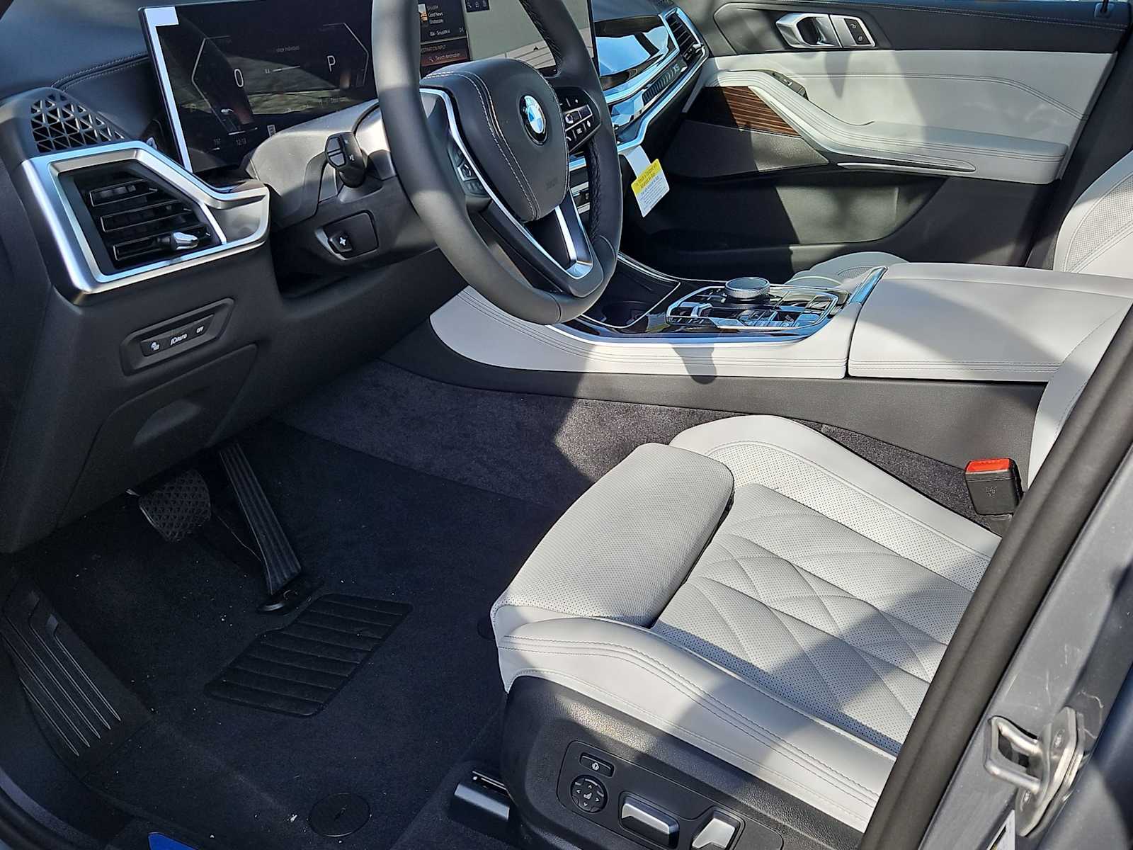 Thumbnail: 2026 BMW X5 - 16