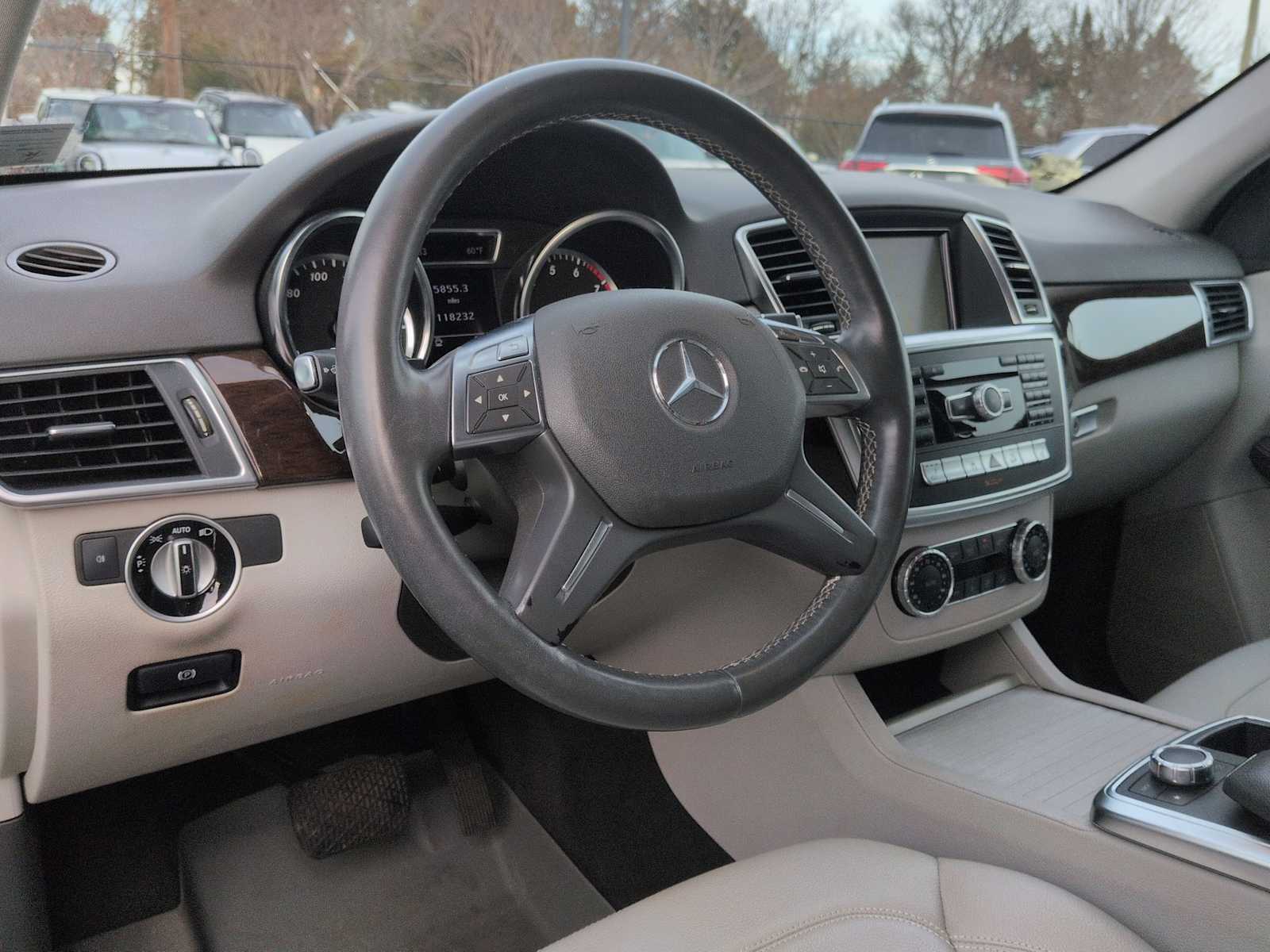 Thumbnail: 2012 Mercedes-Benz M-Class - 10