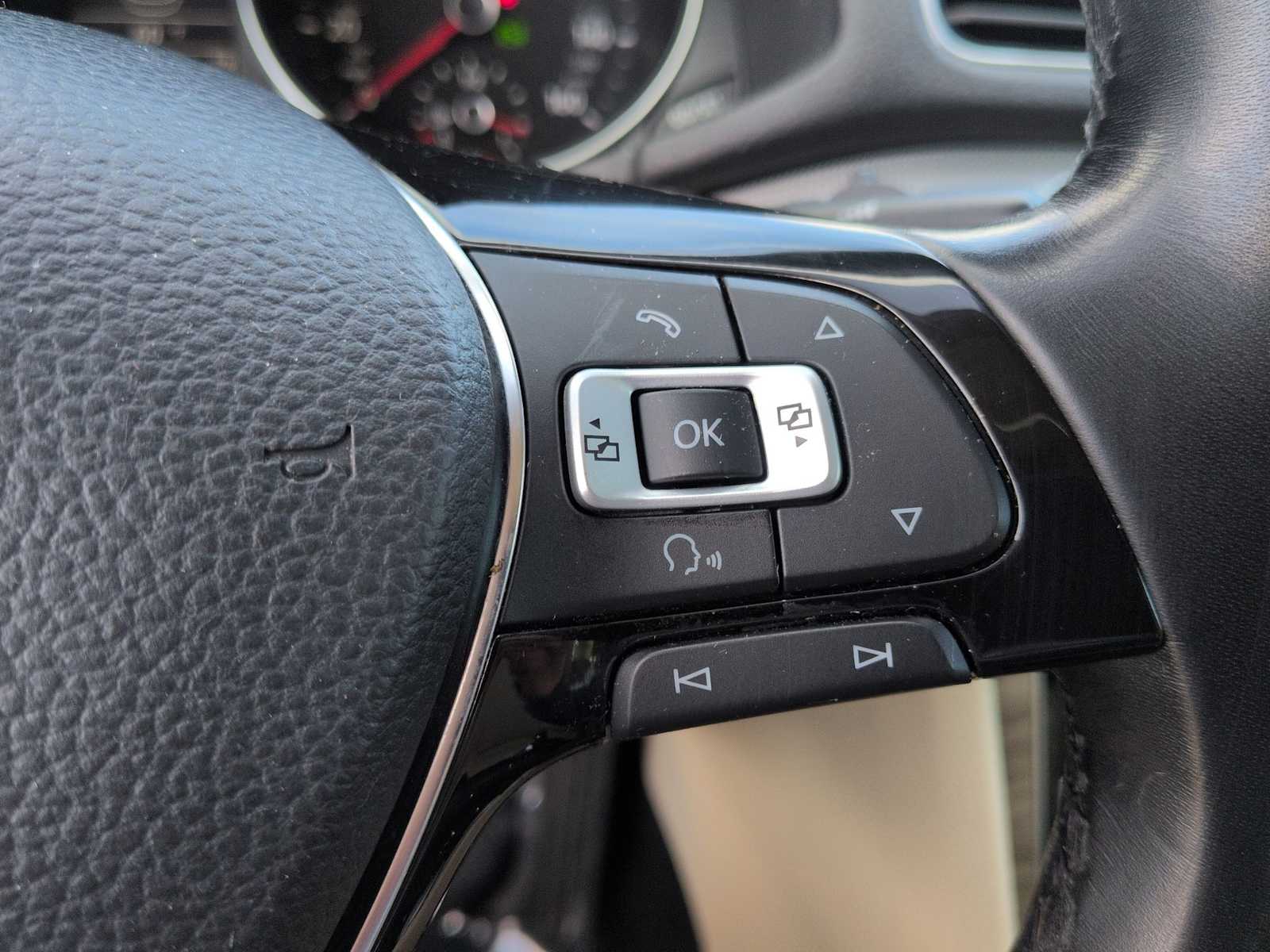 Thumbnail: 2018 Volkswagen Passat - 27