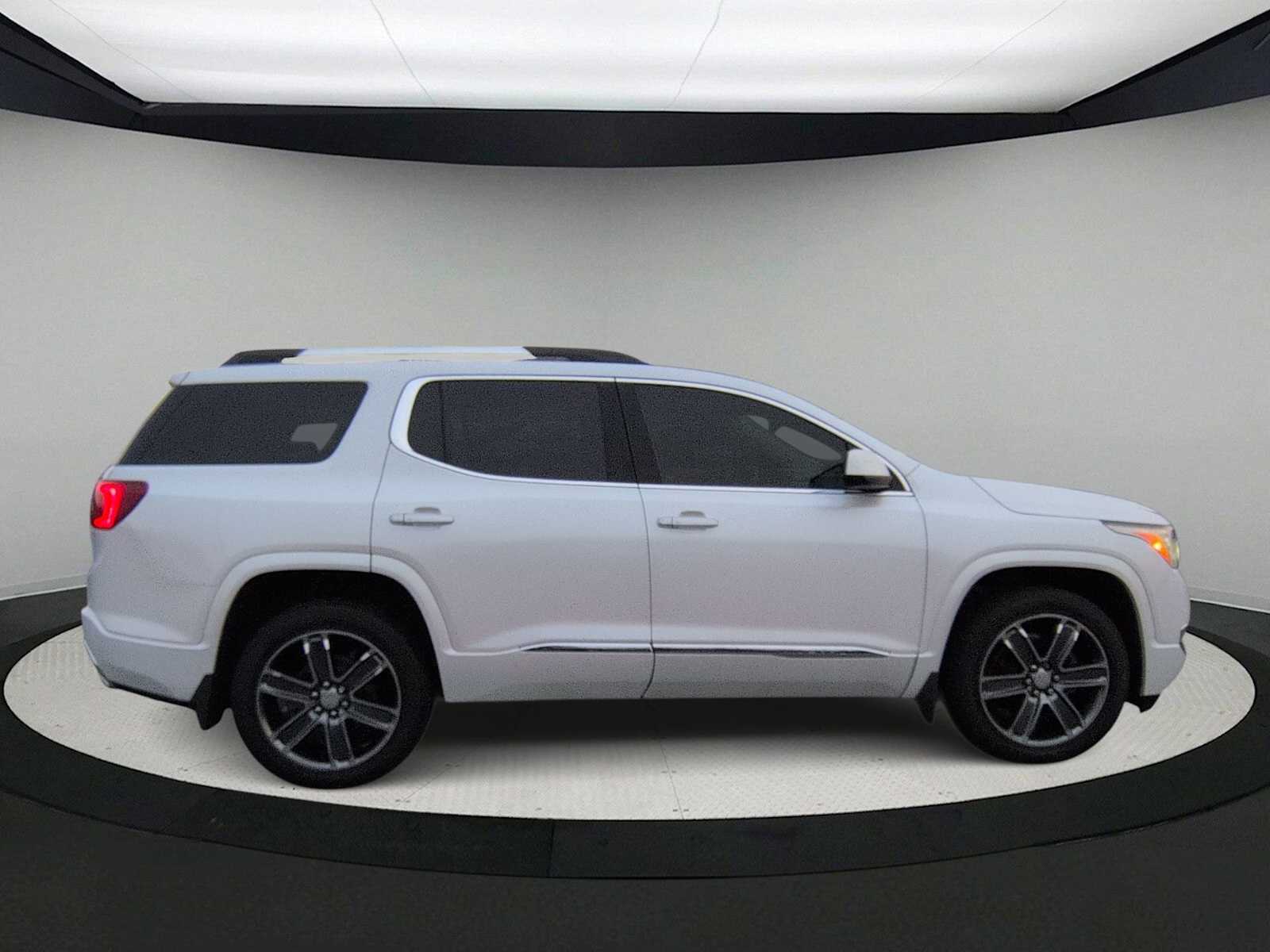 Thumbnail: 2017 GMC Acadia - 9