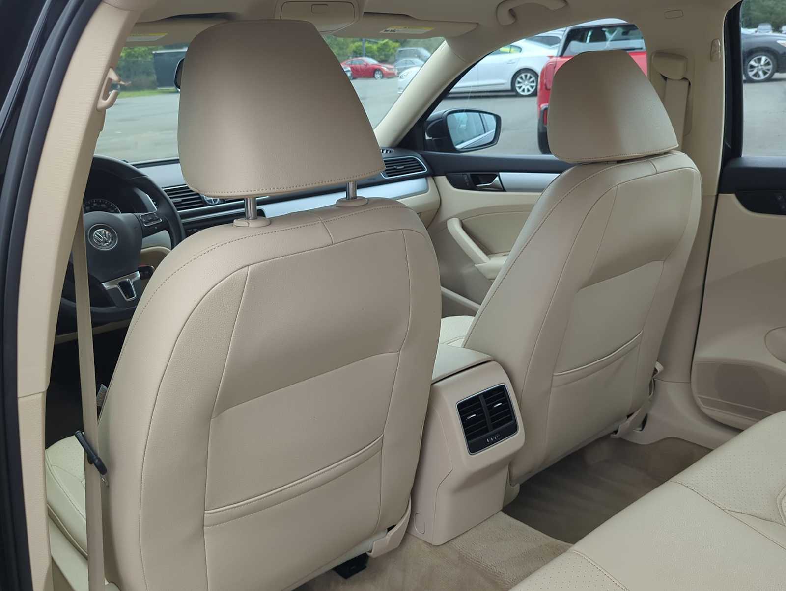 Thumbnail: 2013 Volkswagen Passat - 18