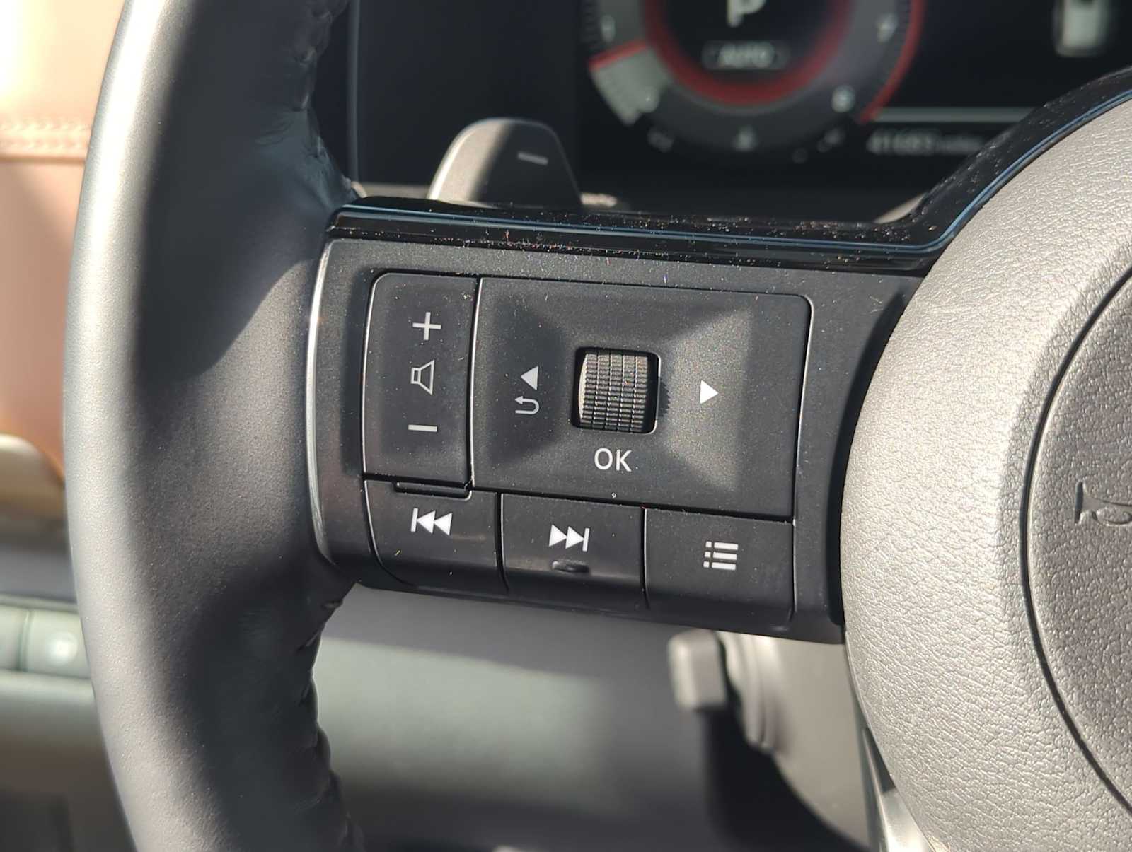 Thumbnail: 2023 Nissan Pathfinder - 25