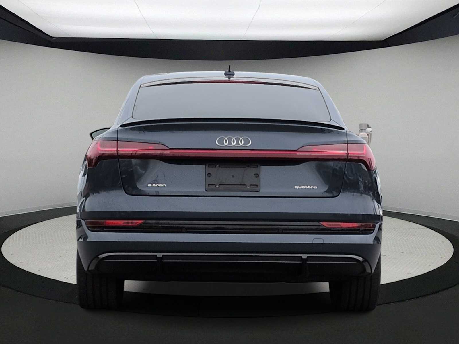Thumbnail: 2023 Audi e-tron S - 7