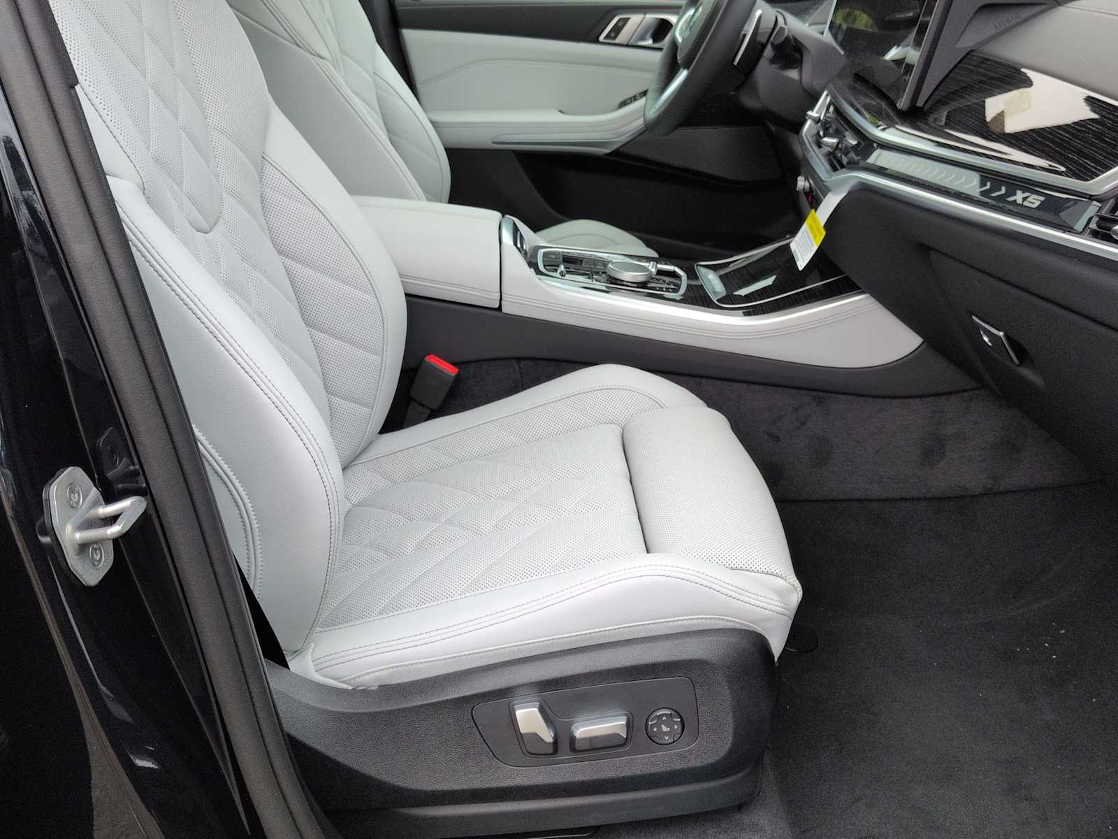Thumbnail: 2026 BMW X5 - 24