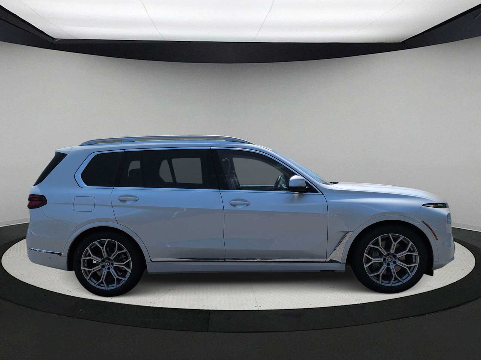 Thumbnail: 2027 BMW X7 - 9