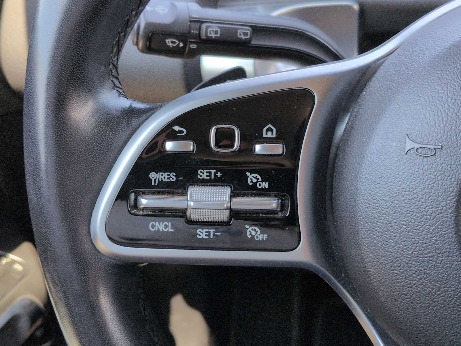 Thumbnail: 2020 Mercedes-Benz GLB - 26