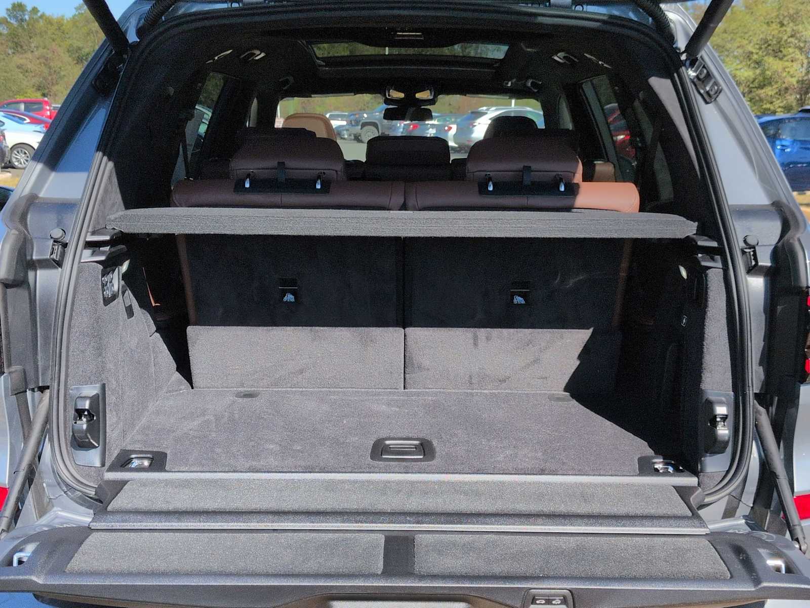 Thumbnail: 2026 BMW X7 - 37