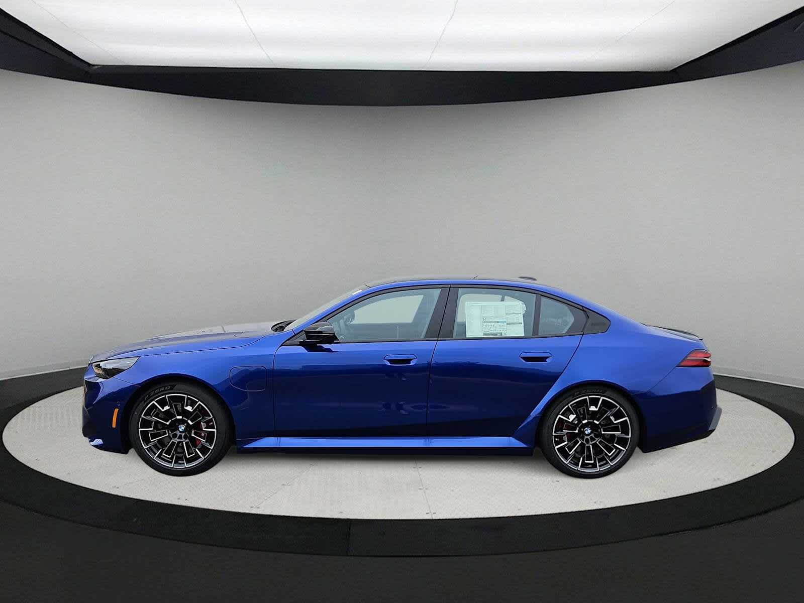 Thumbnail: 2026 BMW M5 - 5