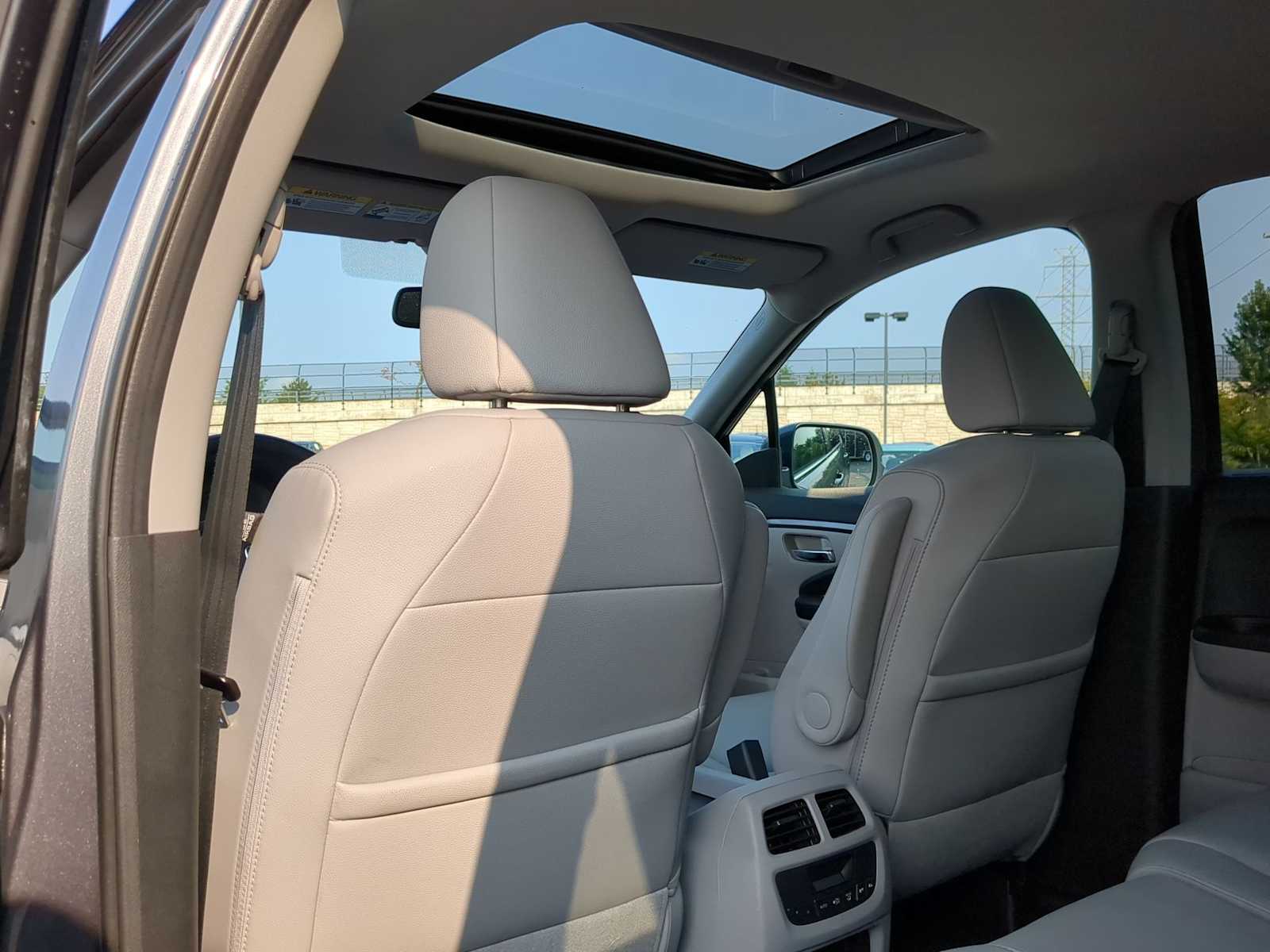 Thumbnail: 2016 Honda Pilot - 18