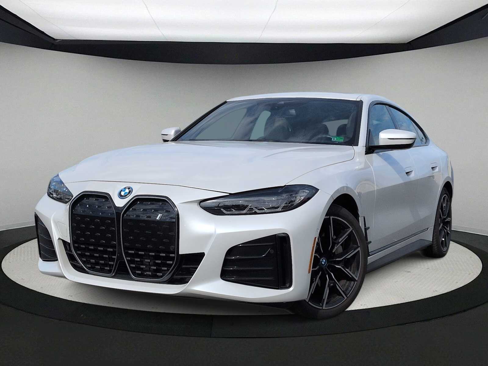 Thumbnail: 2022 BMW i4 - 1