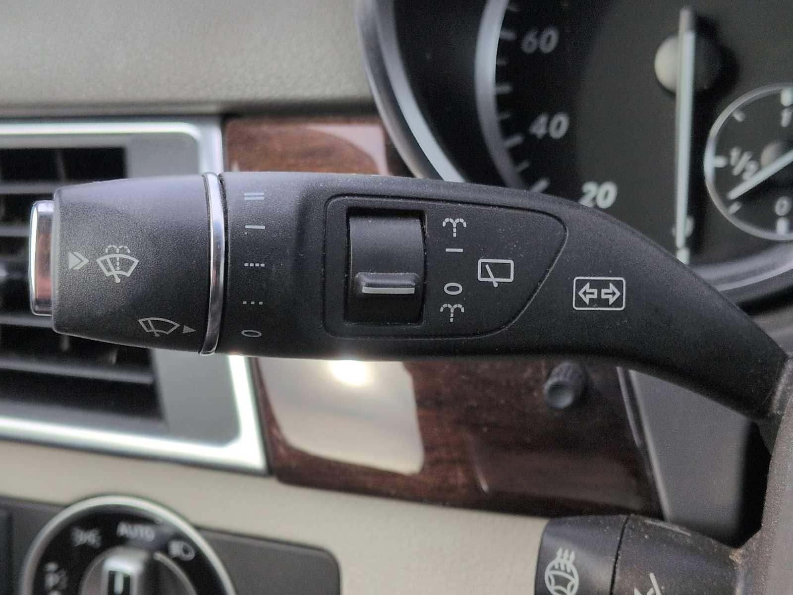 Thumbnail: 2012 Mercedes-Benz M-Class - 27