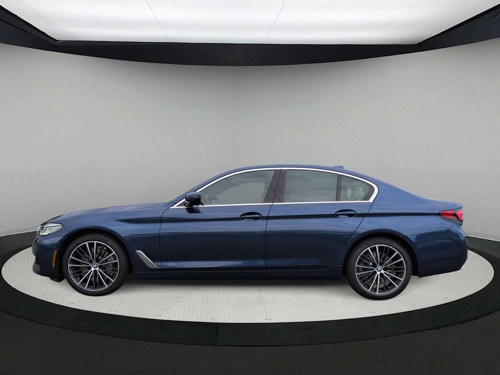 Thumbnail: 2023 BMW 5 Series - 4