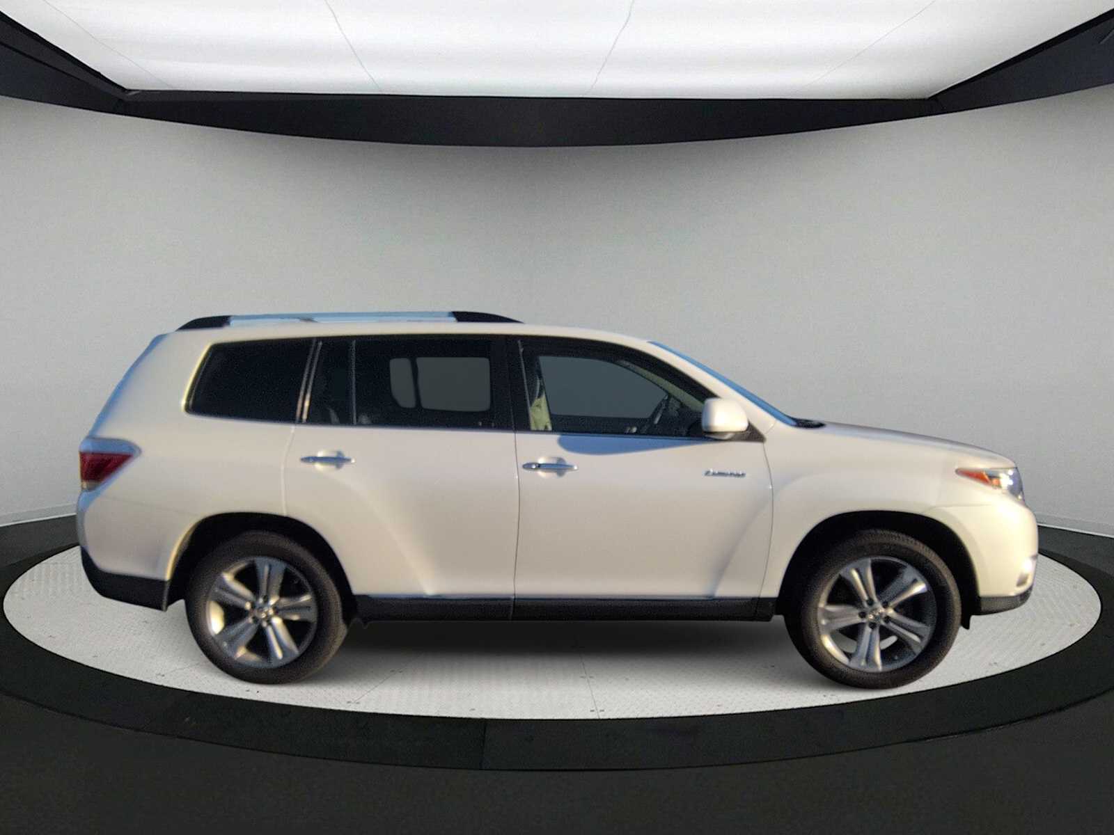 Thumbnail: 2011 Toyota Highlander - 9