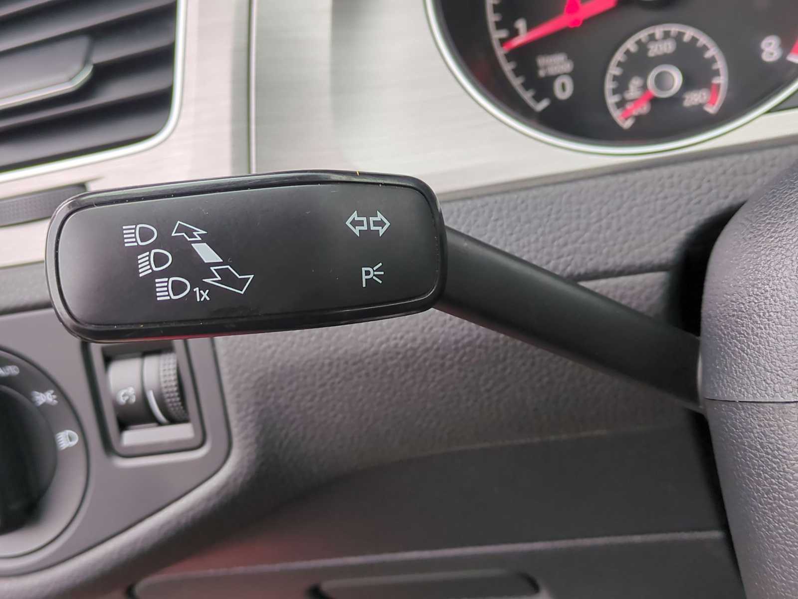 Thumbnail: 2017 Volkswagen Golf - 27