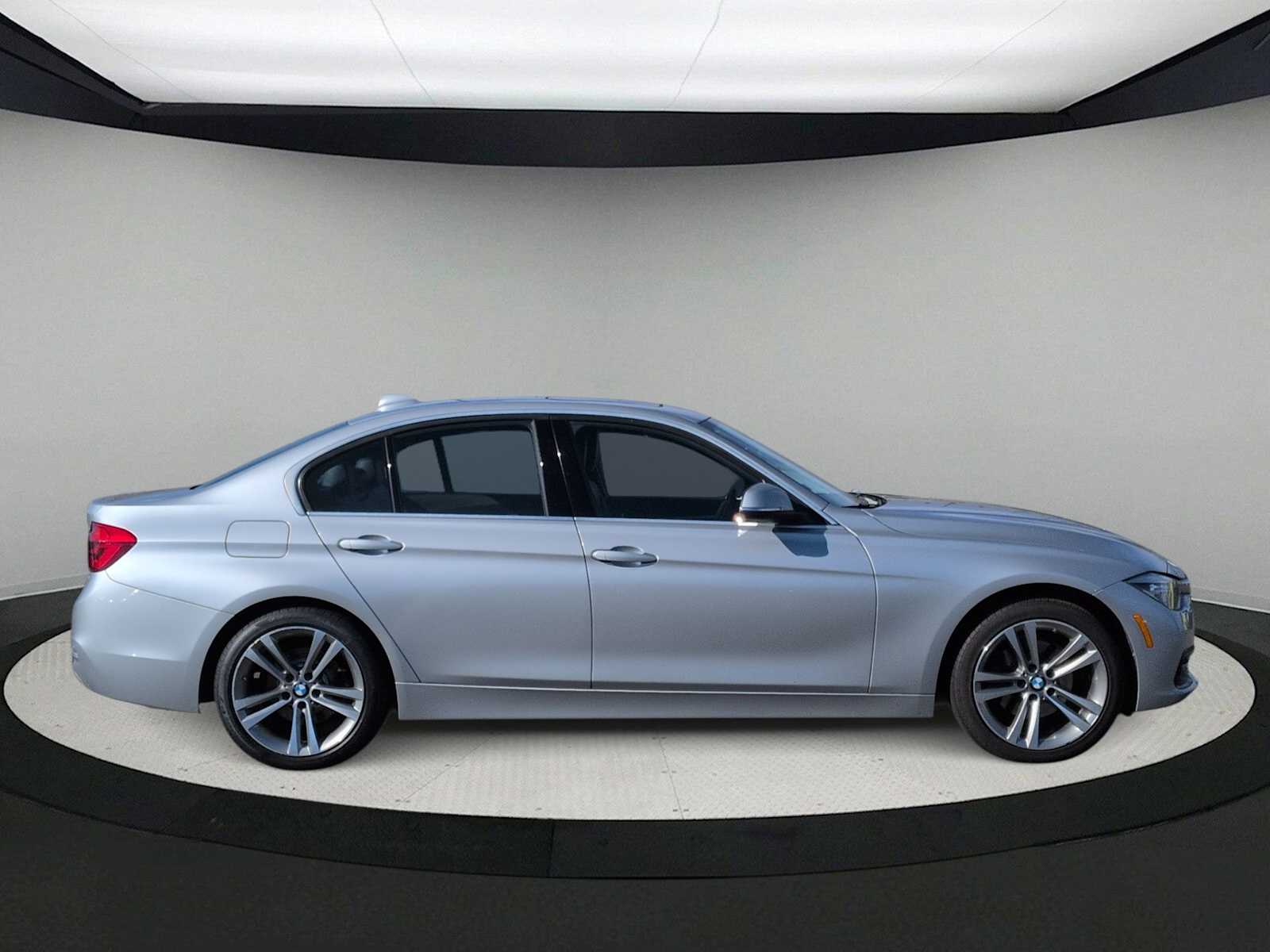 Thumbnail: 2018 BMW 3 Series - 9