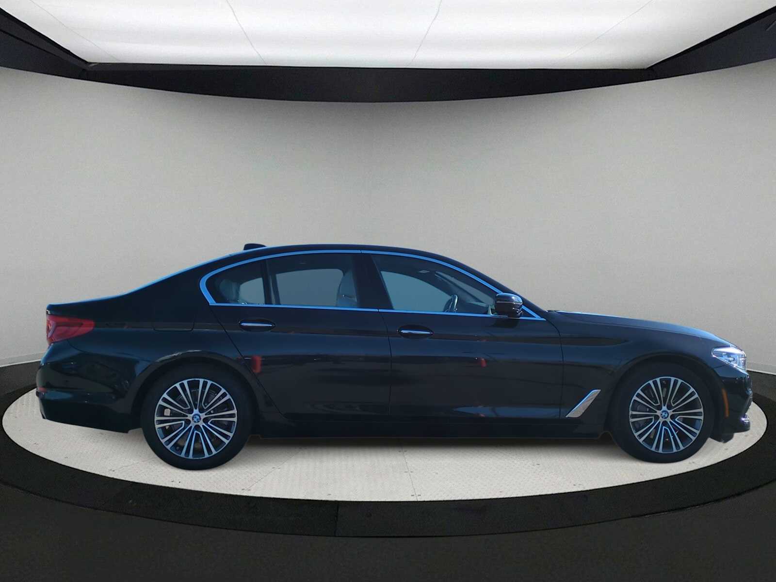Thumbnail: 2017 BMW 5 Series - 9