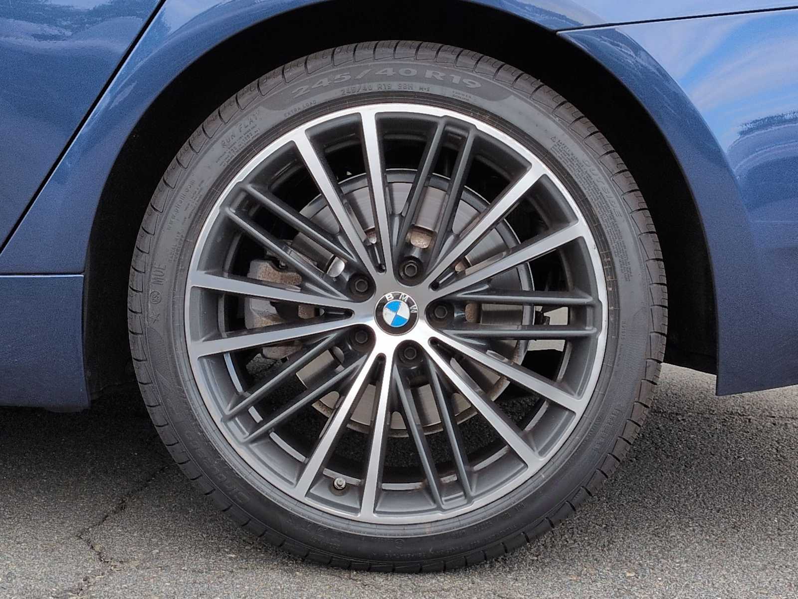 Thumbnail: 2023 BMW 5 Series - 13