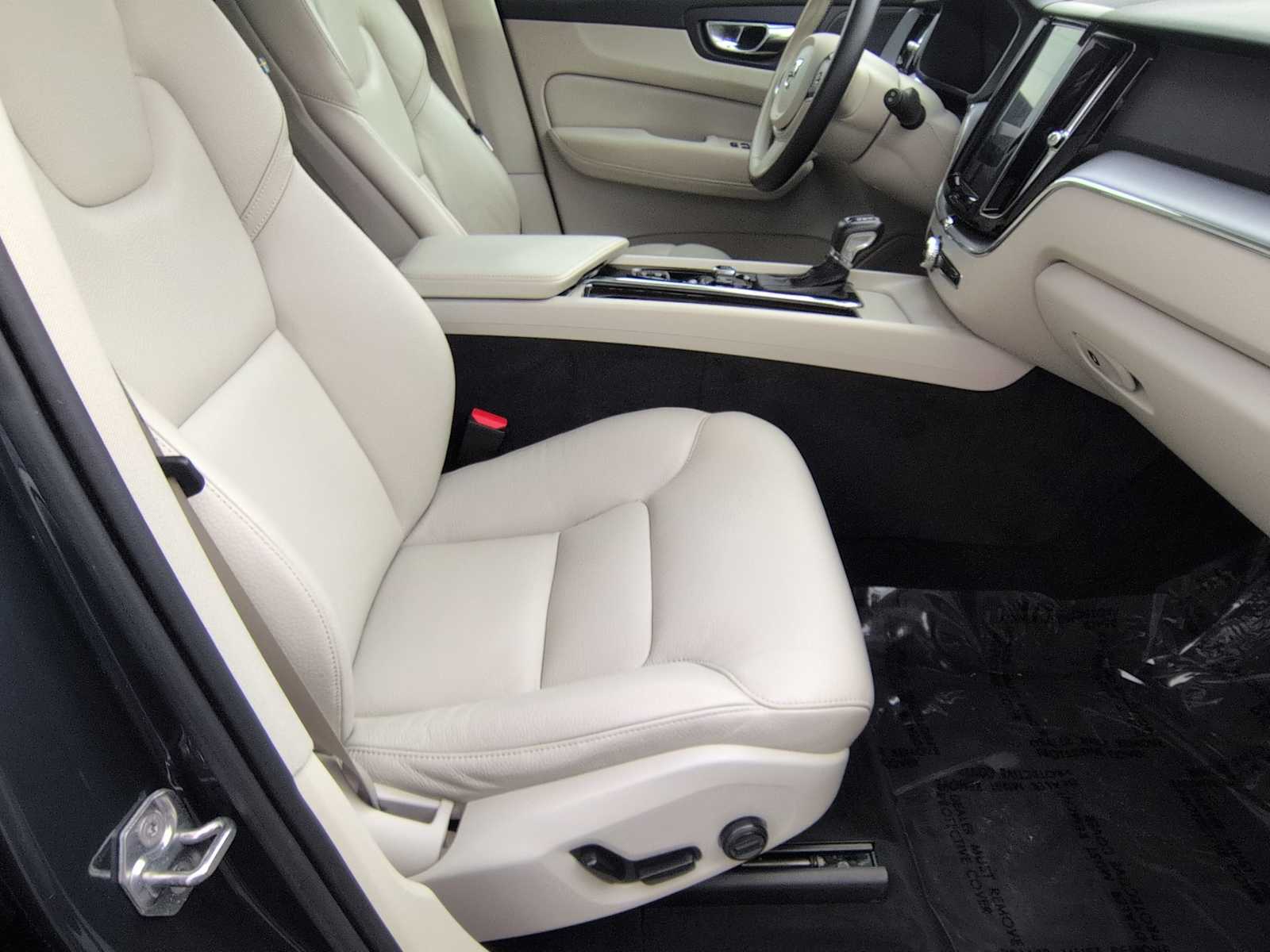 Thumbnail: 2020 Volvo XC60 - 23