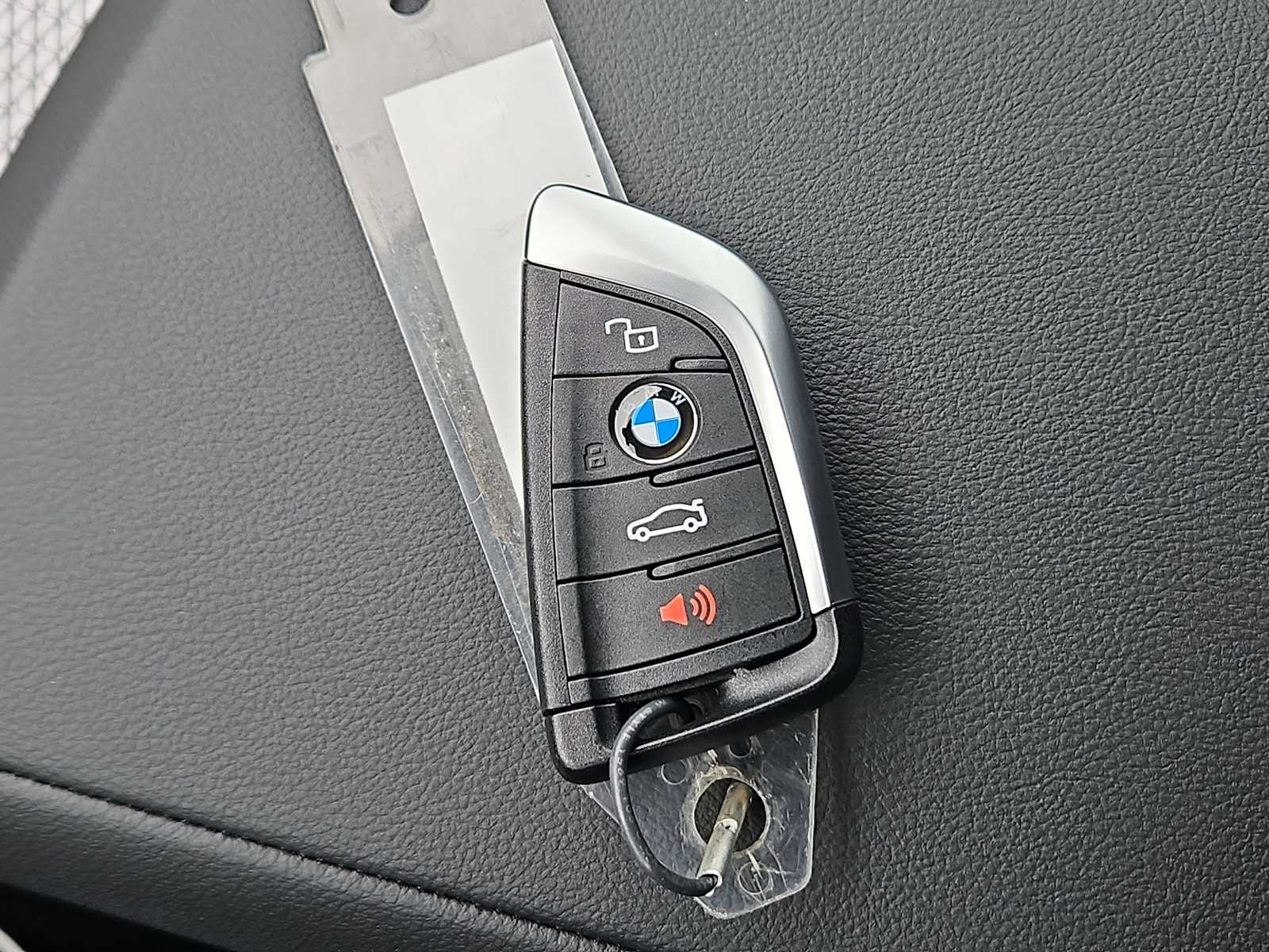 Thumbnail: 2025 BMW 3 Series - 36