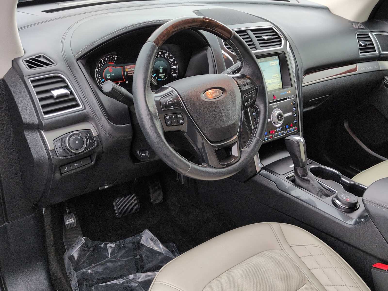 Thumbnail: 2017 Ford Explorer - 16