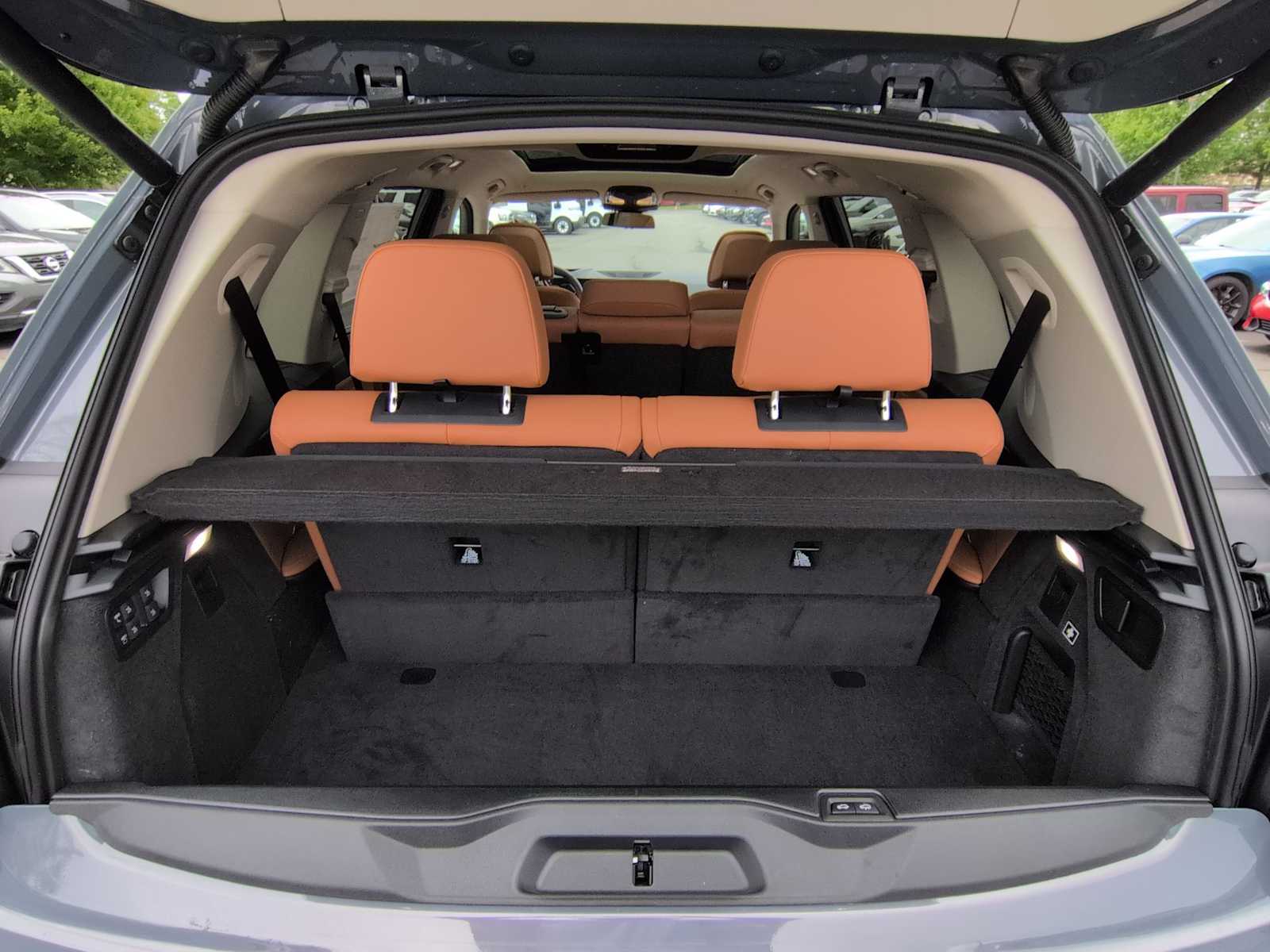 Thumbnail: 2027 BMW X7 - 37