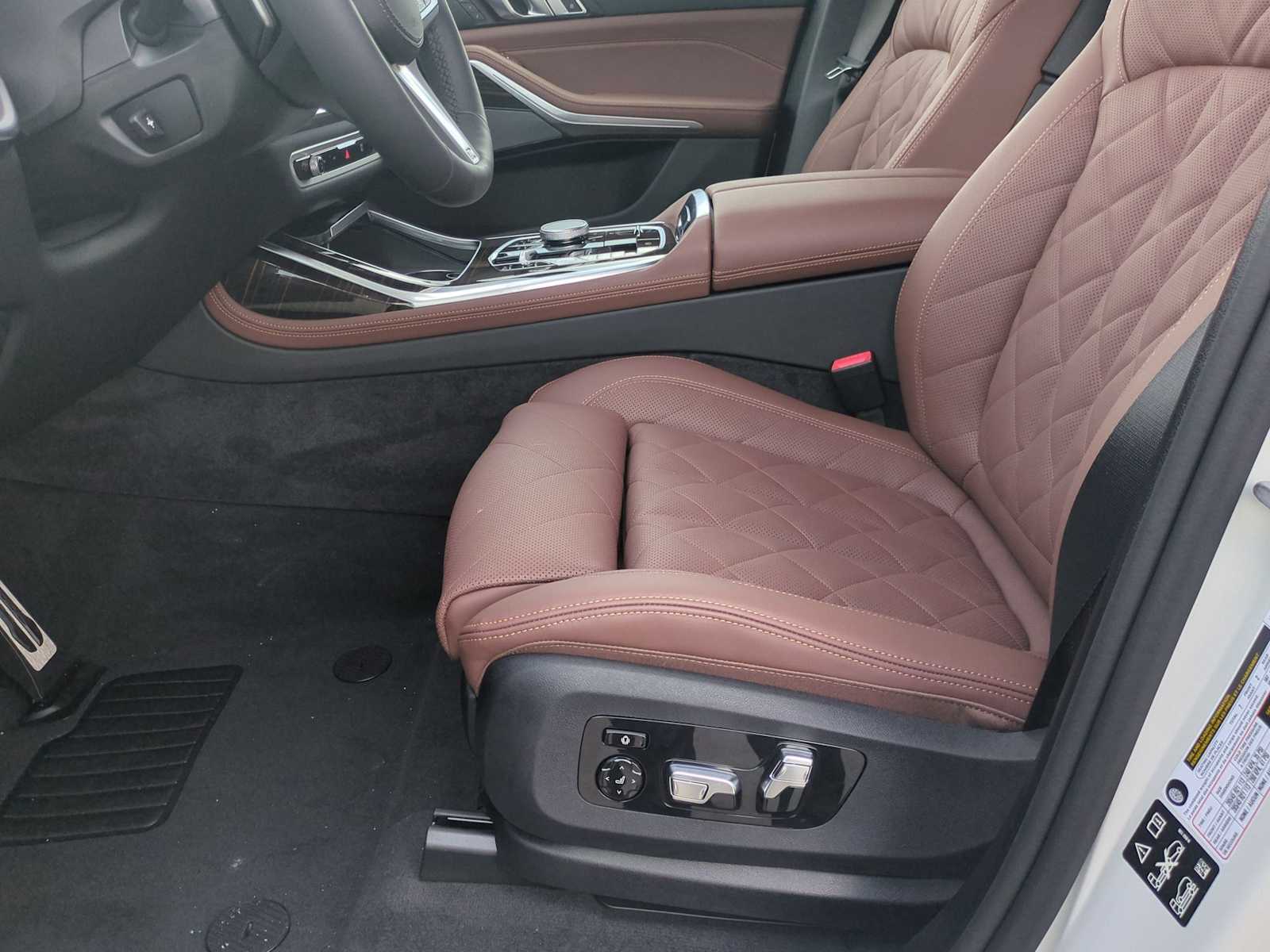 Thumbnail: 2026 BMW X7 - 16