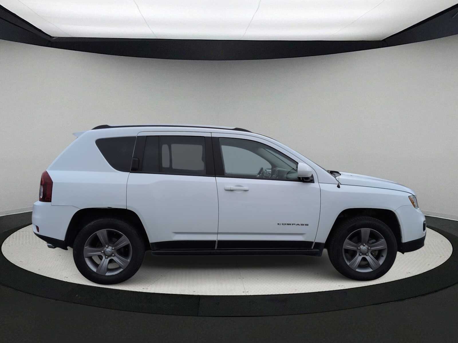 Thumbnail: 2017 Jeep Compass - 9