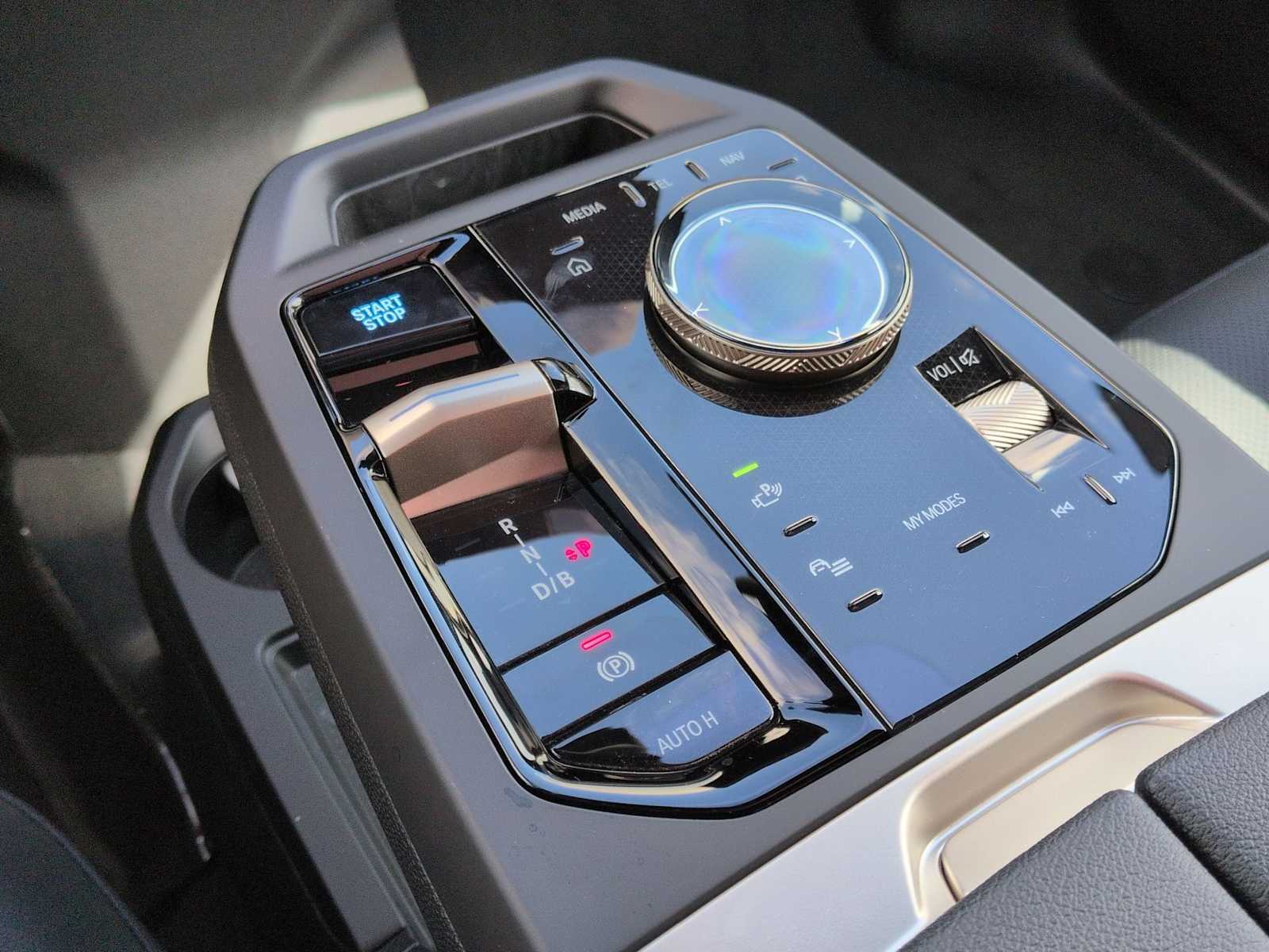 Thumbnail: 2026 BMW iX - 34