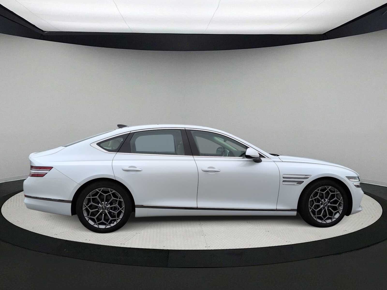 Thumbnail: 2022 Genesis G80 - 9