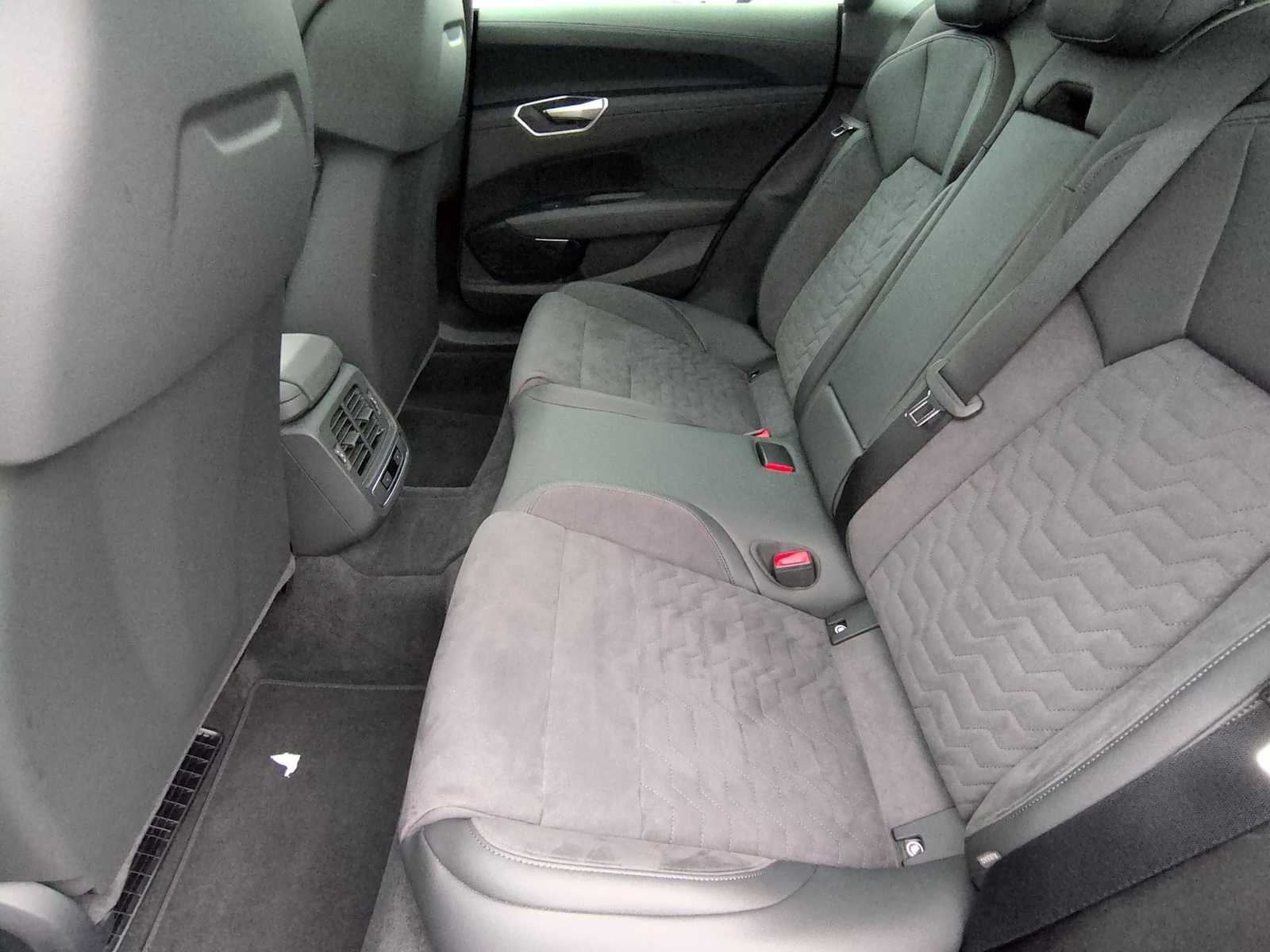 Thumbnail: 2023 Audi e-tron GT - 19