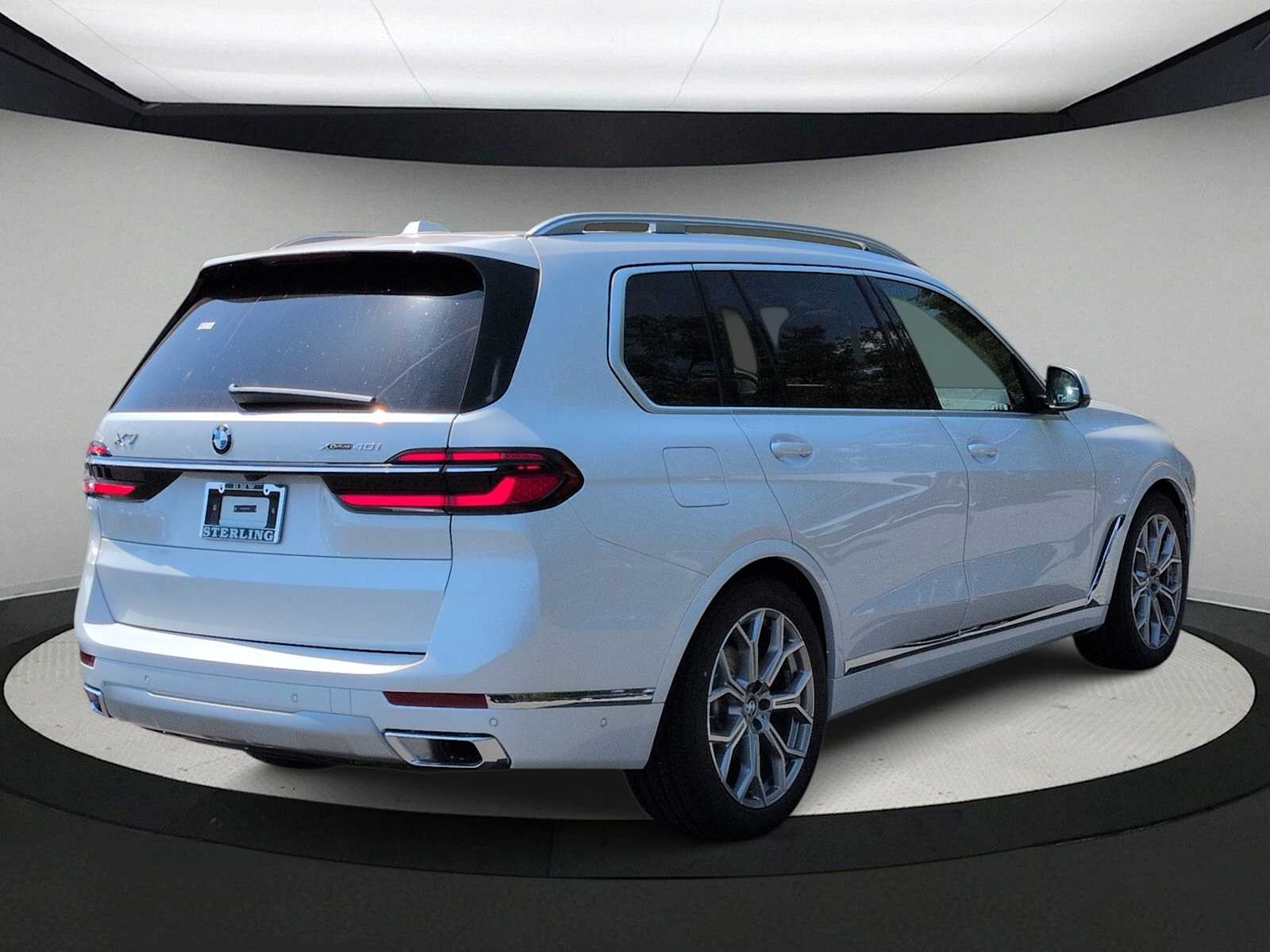 Thumbnail: 2027 BMW X7 - 8