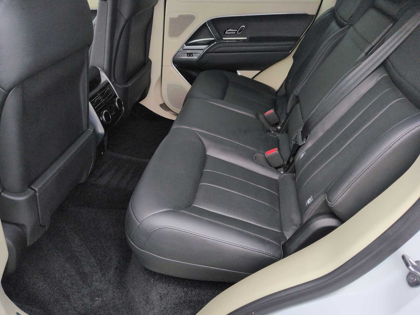 Thumbnail: 2024 Land Rover Range Rover - 21