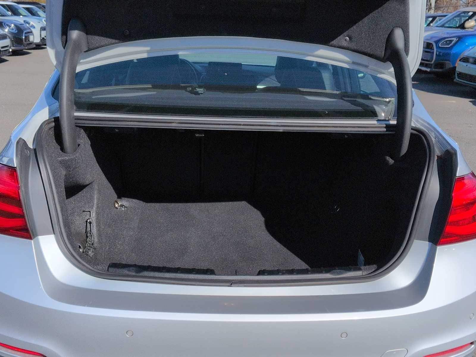 Thumbnail: 2018 BMW 3 Series - 35