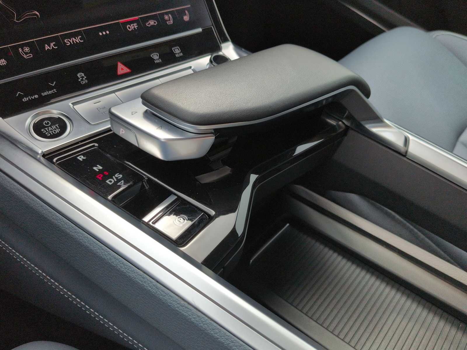 Thumbnail: 2023 Audi e-tron S - 33