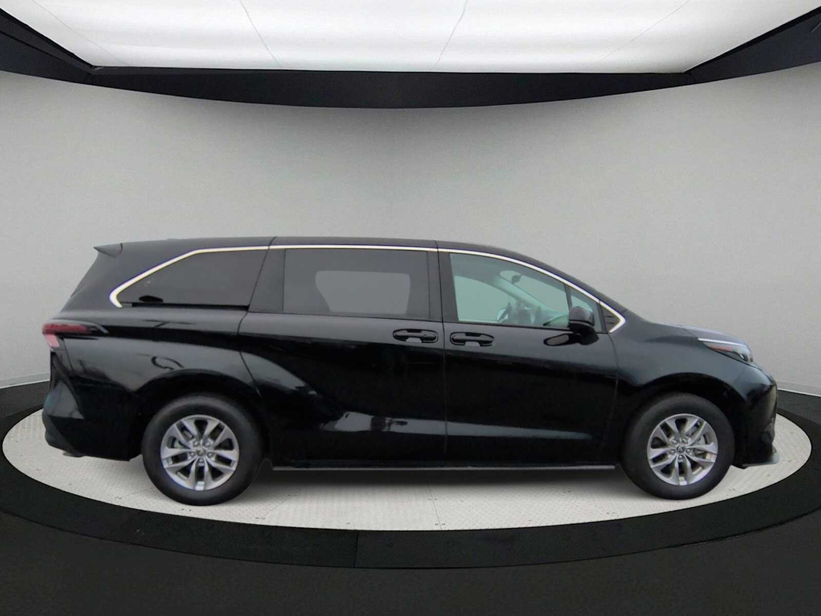 Thumbnail: 2024 Toyota Sienna - 9