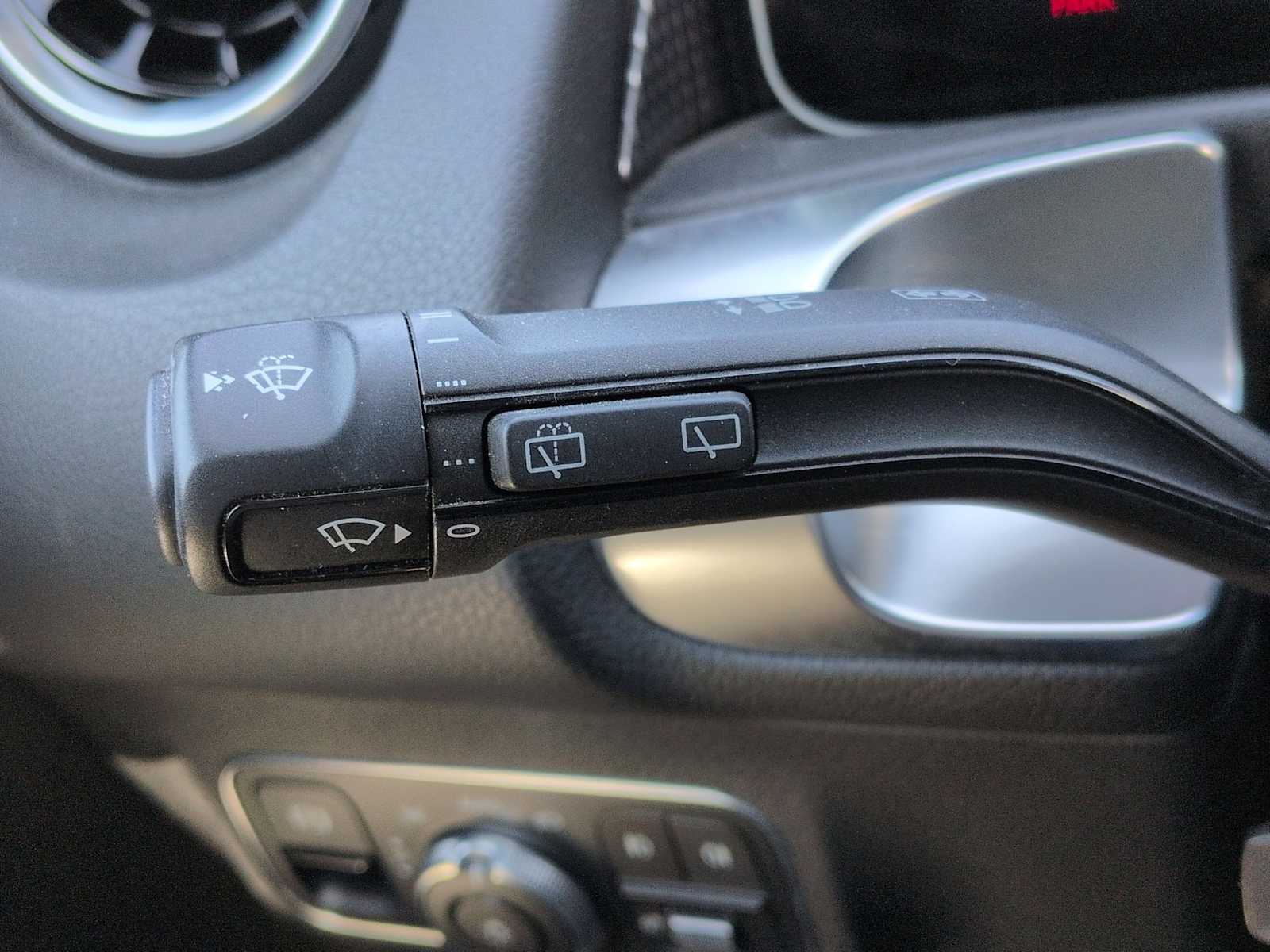 Thumbnail: 2020 Mercedes-Benz GLB - 28